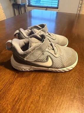 Nike Kids Light Gray Velcro Athletic Sneakers